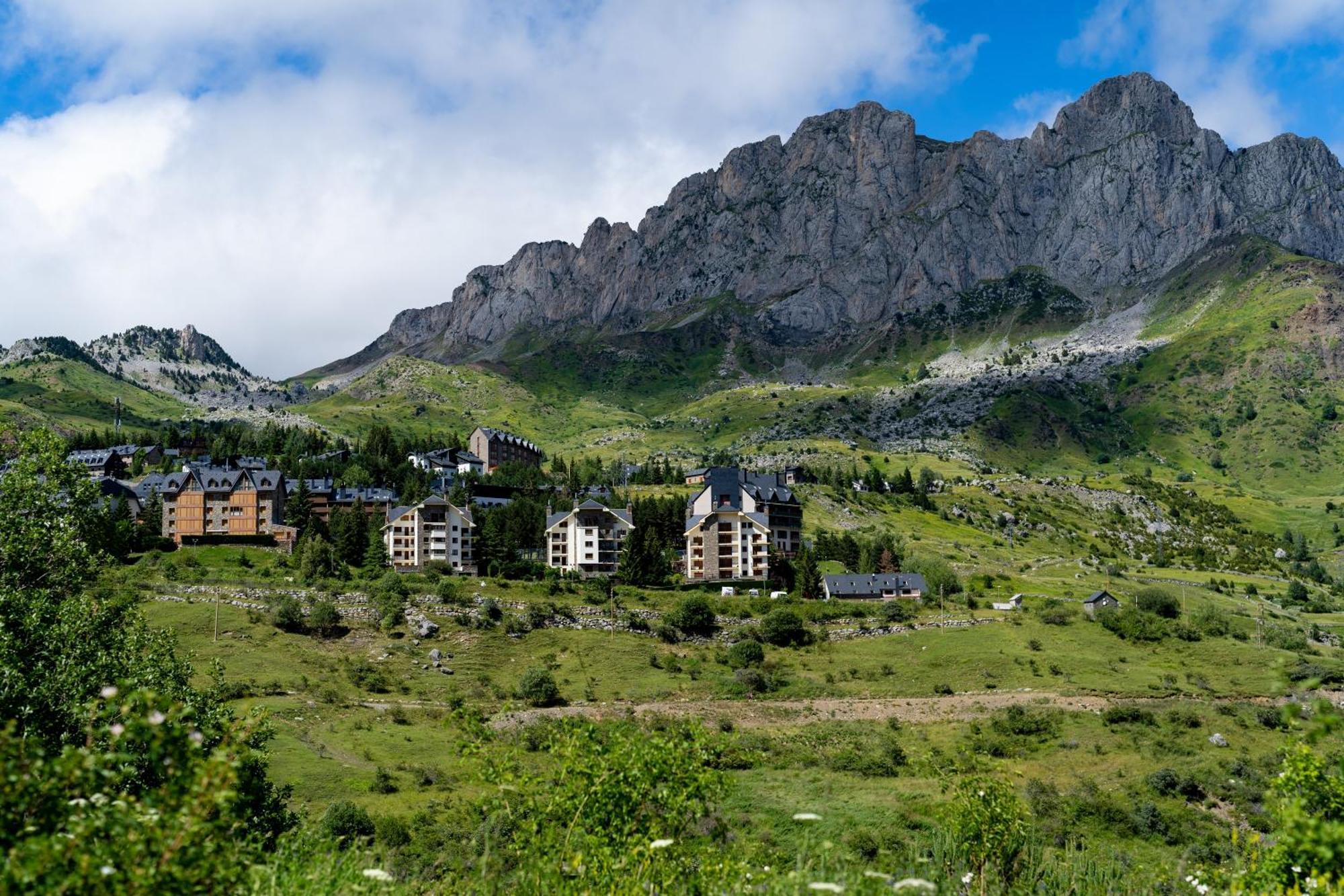 Snoe Hotel Formigal Ngoại thất bức ảnh